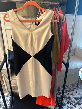 Banana Republic Factory Black and White Sleeveless Geometric Midi Dress